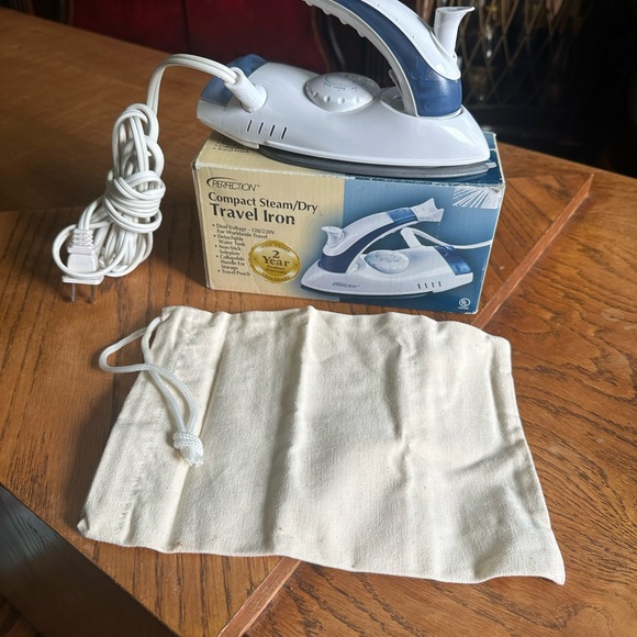 Perfection travel iron - Picture 2 of 8